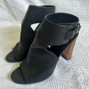 Vince Vero Cuoio Woman's Black Leather Heels Adjustable Ankle Strap Size 9 Italy